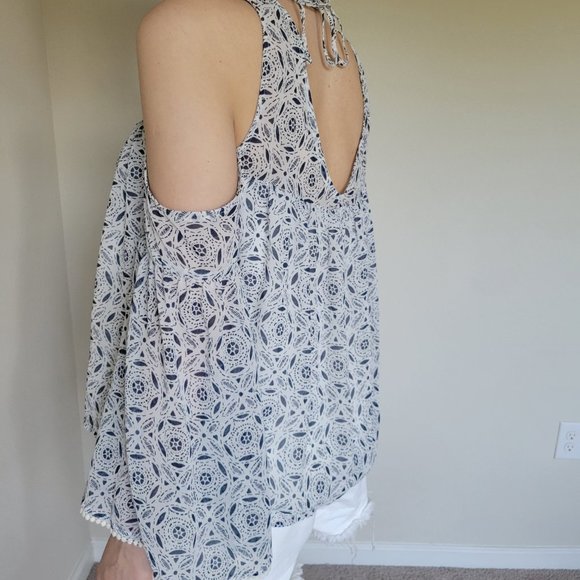 Cold Shoulder Blouse w/ Geometric White Pattern - Picture 5 of 7